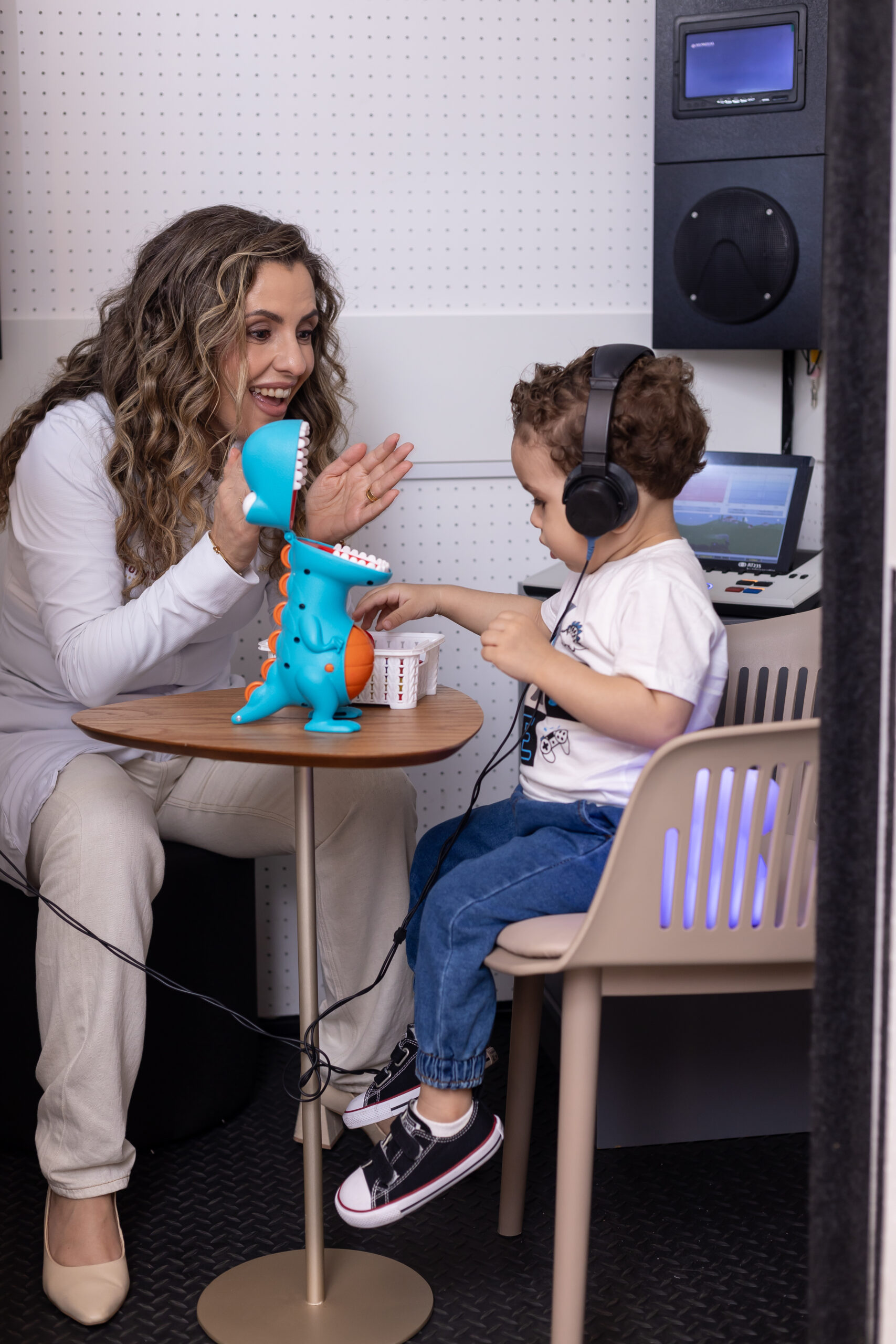 Criança em atividade de comunicação